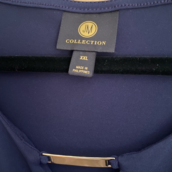 JM Collection XXl navy blouse w/distinctive sleeves and gold detail at keyhole💙 - Picture 7 of 9